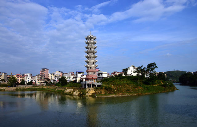 古塔 彩霞 万溶江  相映 古城美景