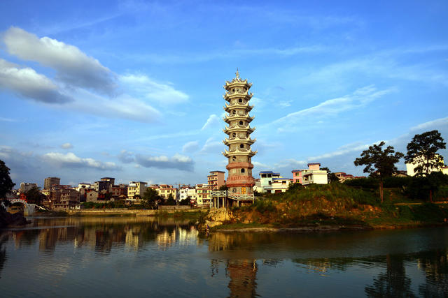 古塔 彩霞 万溶江  相映 古城美景
