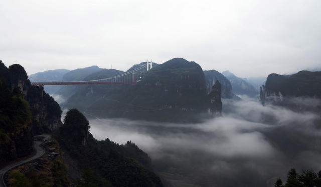 云雾 山峰 大桥 画