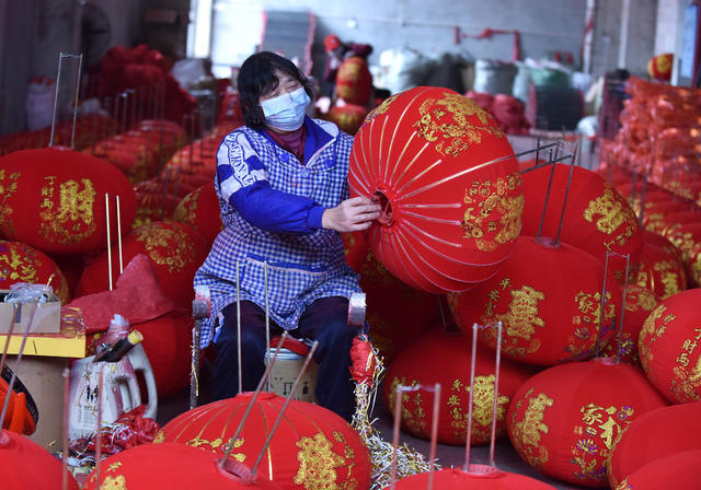 红灯笼  园区  就业  新年  元旦  春节  年货  农民增收  社区经济 