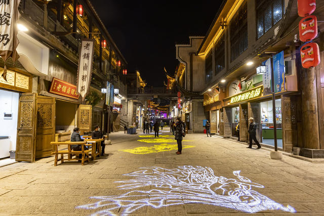 旅游 美食 土家吊脚楼 七十二奇楼 旅行 目的地 美食街 景区 景点 土家风情 张家界 永定区 文艺 文化 夜市 夜经济
