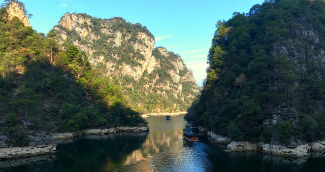 湖南 张家界 宝峰湖 旅游 旅行 目的地 自然 景区 景点 碧水 青山 风光 风景