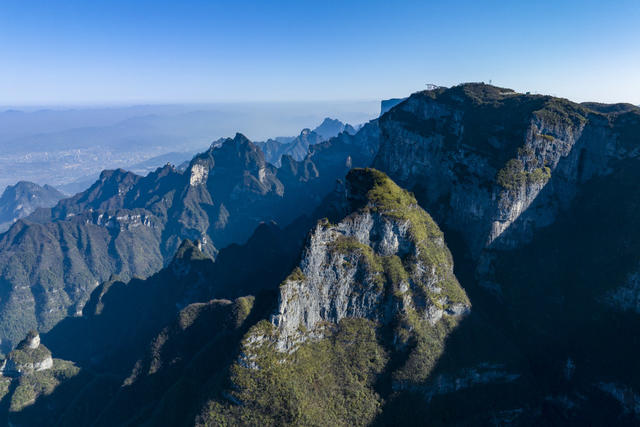 自然 风光 风景 旅游 景点 目的地 自驾游 湖南 张家界 永定区 七星山 山峰 山 山脉 旅游设施 峡谷