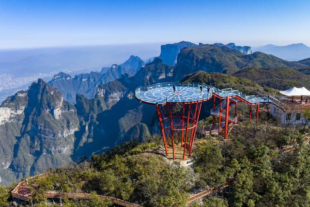 自然 风光 风景 旅游 景点 目的地 自驾游 湖南 张家界 永定区 七星山 山峰 山 山脉 旅游设施 峡谷