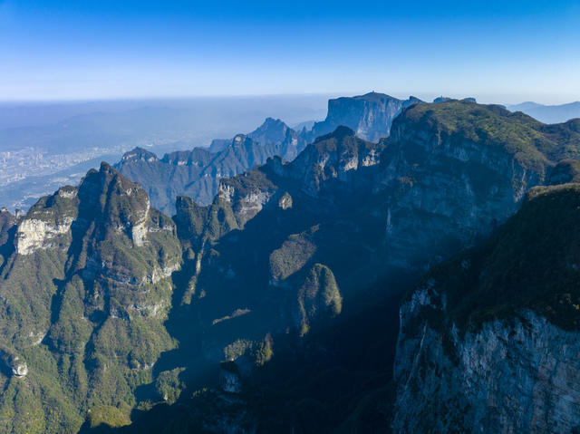 自然 风光 风景 旅游 景点 目的地 自驾游 湖南 张家界 永定区 七星山 山峰 山 山脉 旅游设施 峡谷