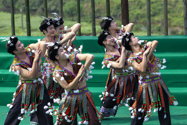 文化 活动 节日 唱歌 歌唱 表演 歌会 大戊梁歌会 侗族 文化节 少数民族 欢乐 快乐 群众文化 