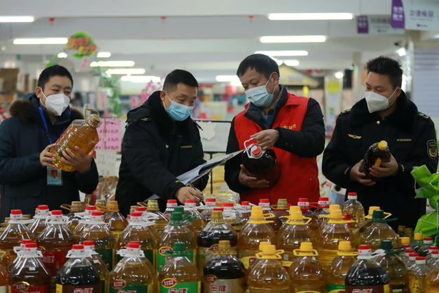 节前严检细查 护航食品安全