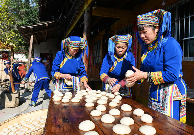 打糍粑  迎新春  年味 农村 瑶族  乡村 民俗 传统方式 食品 春节
