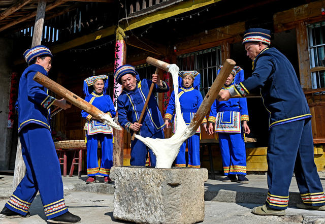 打糍粑  迎新春  年味 农村 瑶族  乡村 民俗 传统方式 食品 春节