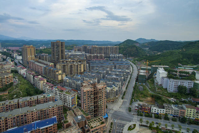 城镇 建设 发展 城乡 振兴 户外 景点 旅行 旅游 旅游目的地 建筑 设计 图像 高视角 航拍 无人 建造 天空 河流 路 建筑 外部 城市 都市 风景 城市 天际线 交通 科学 宣传 经济 湘西 泸溪 