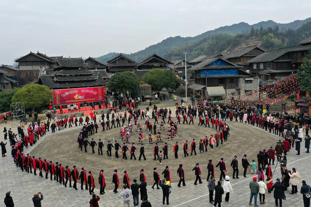 侗族姐妹回门团聚民俗活动闹新春吸引游客体验