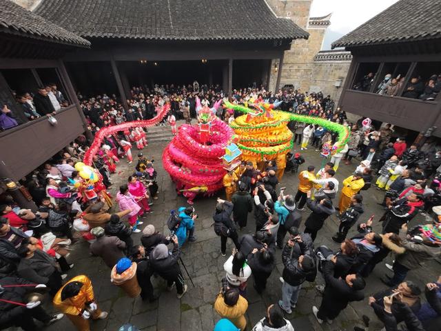 春节  民俗  舞龙  滚龙  贵州寨英