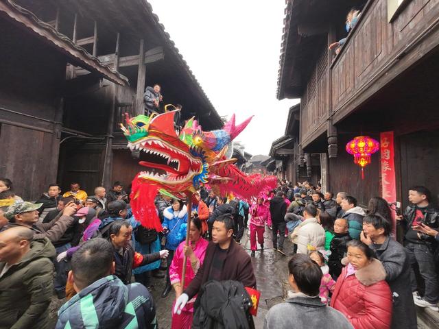 春节  民俗  舞龙  滚龙  贵州寨英