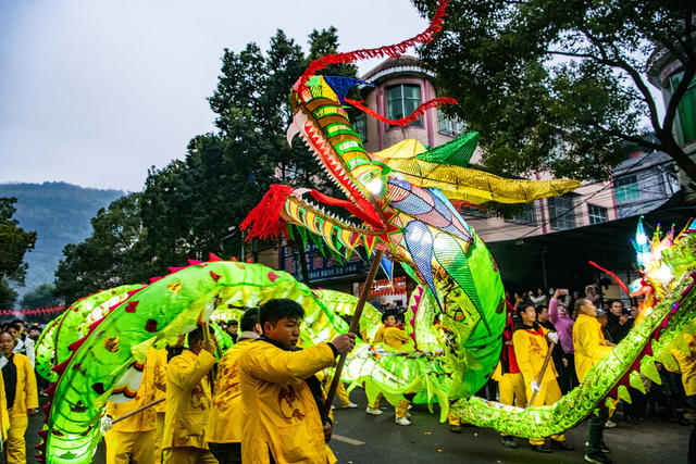 春节  民俗  舞龙  滚龙  贵州寨英
