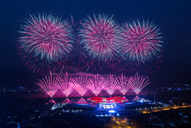 焰火  烟花  夜晚  浏阳河  天空剧院  燃放