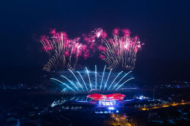 焰火  烟花  夜晚  浏阳河  天空剧院  燃放