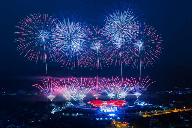 焰火  烟花  夜晚  浏阳河  天空剧院  燃放