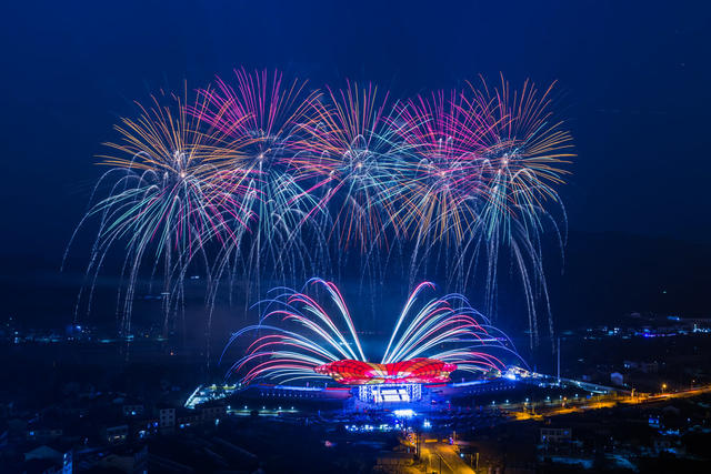 焰火  烟花  夜晚  浏阳河  天空剧院  燃放