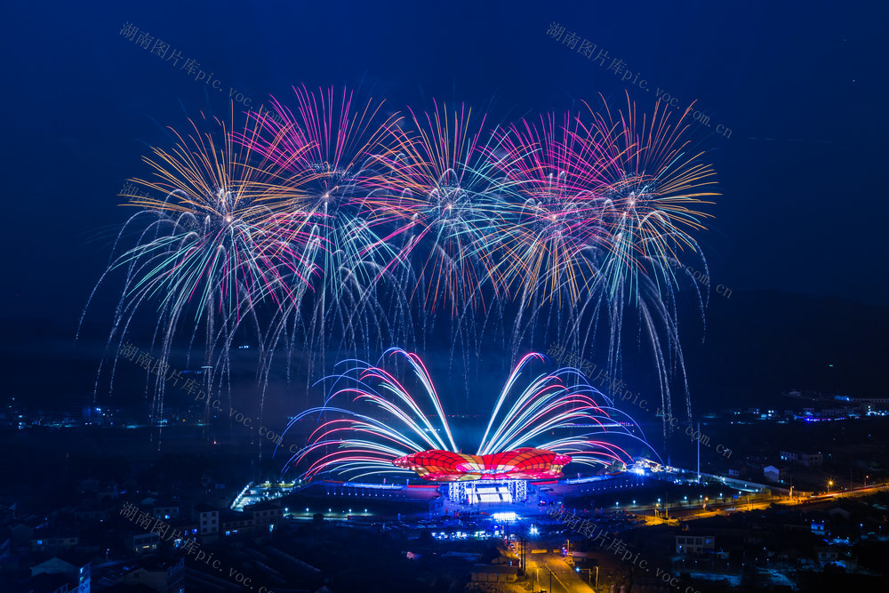 焰火  烟花  夜晚  浏阳河  天空剧院  燃放