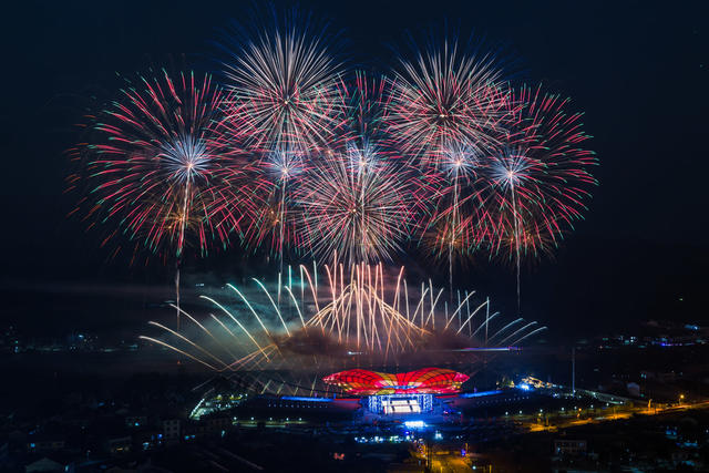 焰火  烟花  夜晚  浏阳河  天空剧院  燃放