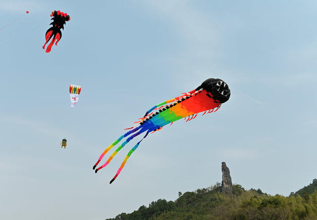 放风筝 崀山 文旅 春日 风筝  娱乐  游客 节庆  风筝节