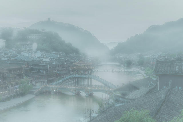 凤凰  古城  沱江  早餐  风景  雨雾  桥