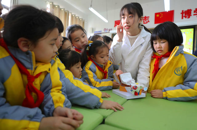 爱耳日 校园 小学生 大学生 
