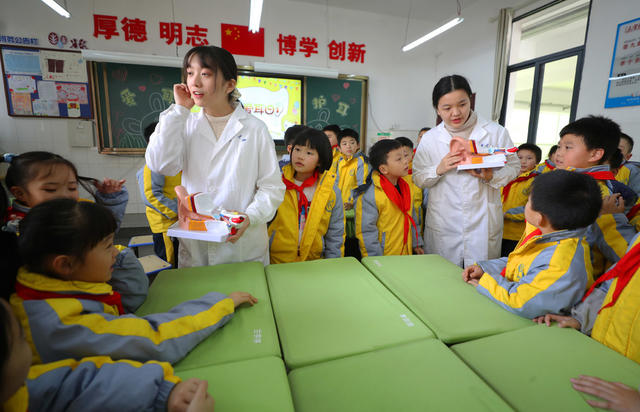 爱耳日 校园 小学生 大学生 