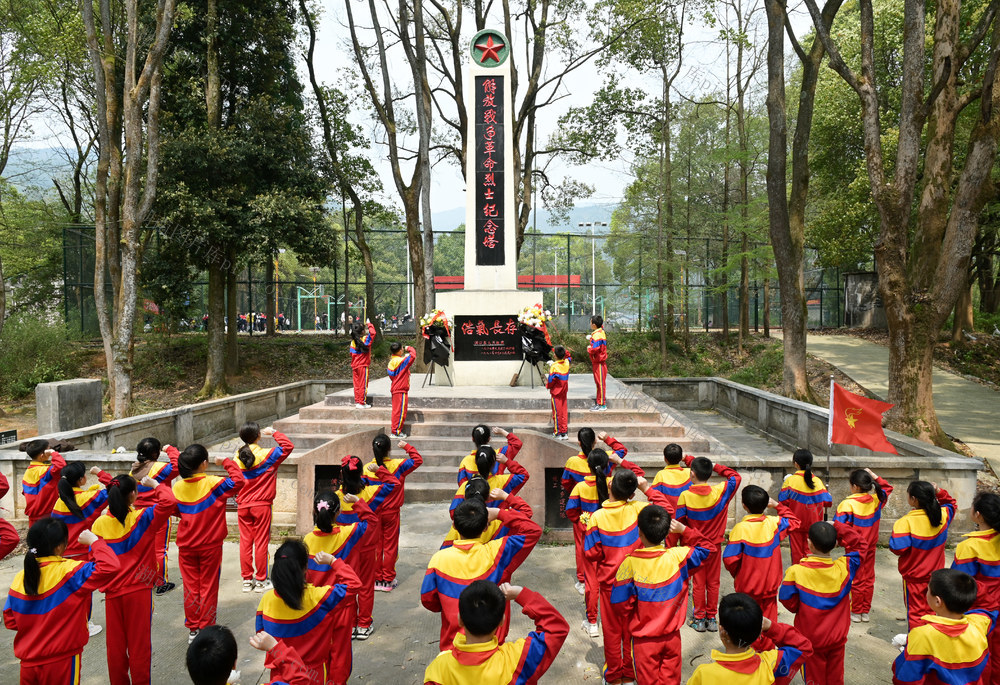 缅怀先烈 教育 祭奠烈士 烈士纪念碑 清明 红色文化 学生