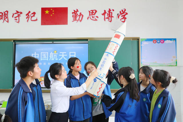 航天日   水火箭   科普  校园
