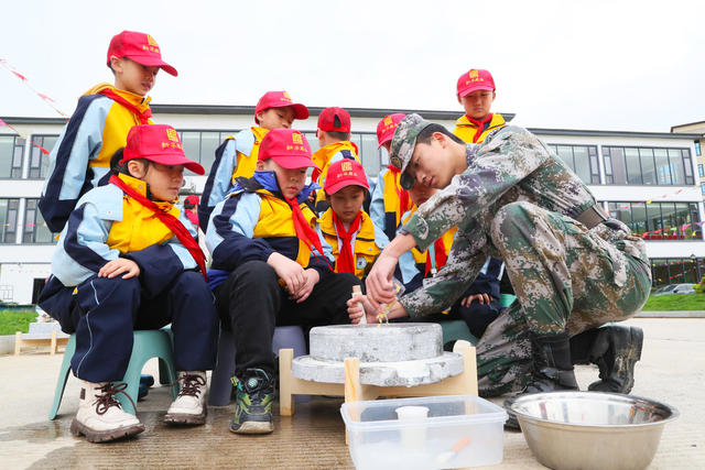 劳动  教育  实践  基地