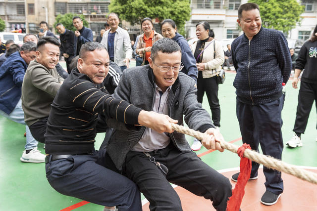 活动  趣味 职工 集体  竞技 
