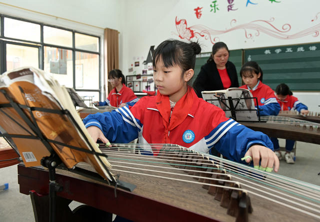 乐器  民族乐器  传统文化 教育  学校  学生 古筝 民族文化 音乐
