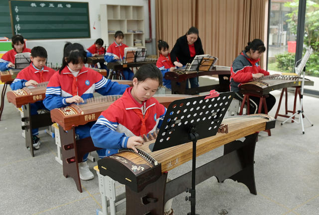 乐器  民族乐器  传统文化 教育  学校  学生 古筝 民族文化 音乐