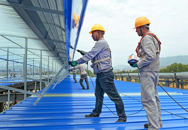  五一在岗     劳动者  工人    五一劳动节 施工 重点工程  工业生产 经开区