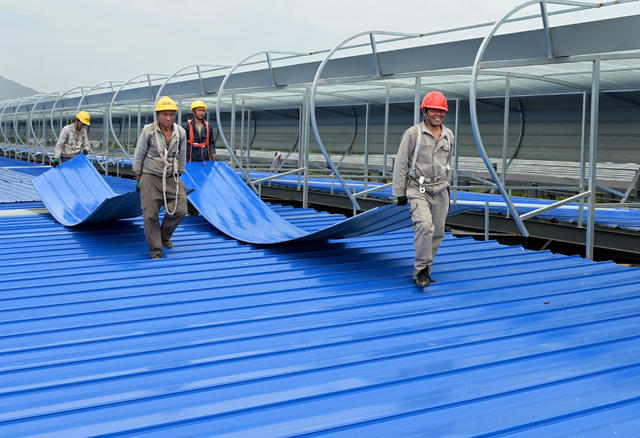  五一在岗     劳动者  工人    五一劳动节 施工 重点工程  工业生产 经开区