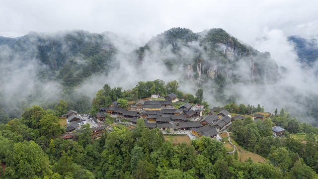 十八洞村 花垣县 云雾 苗寨  旅游 扶贫 民俗文化  民族服饰 山水美景 自然观光