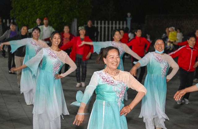 返乡创业 长江村 旅游 水产养殖 家门口就业 小龙虾 广场舞 休闲娱乐 美丽乡村 生态