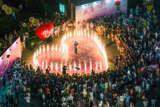 七夕  求爱  城市  夜晚  烟花