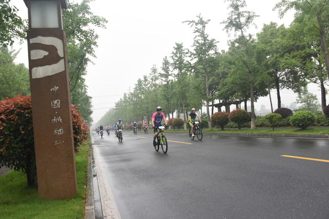 文化旅游  景区  自行车竞赛  大雨  速度  