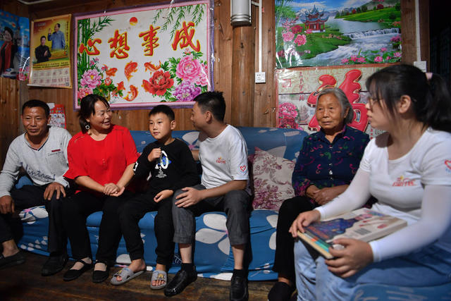 志愿者 山区小学 教室 公益 教育 立亮视觉 
