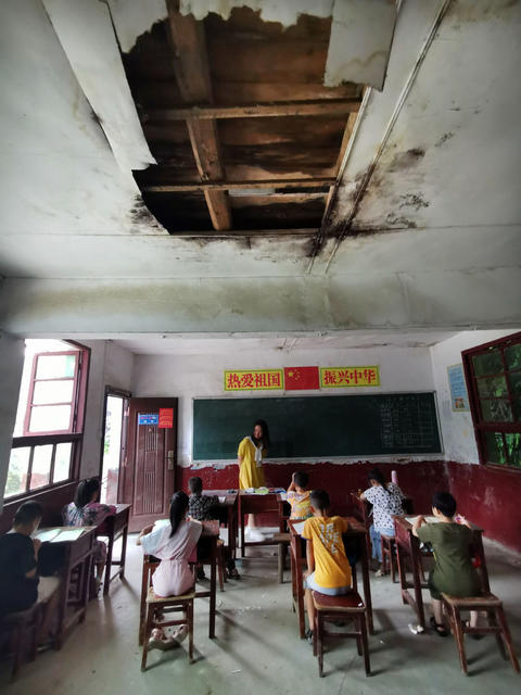 志愿者 山区小学 教室  公益 教育 翻新 立亮视觉