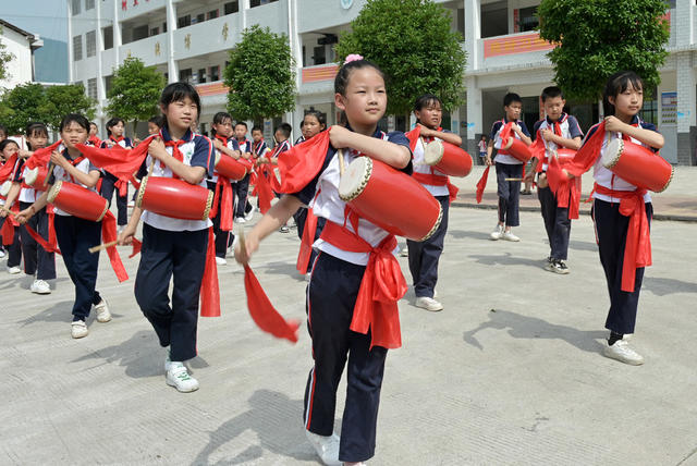 传统文化 传统文化进校园 课后服务 学生 学校 教育 打腰鼓  课后生活