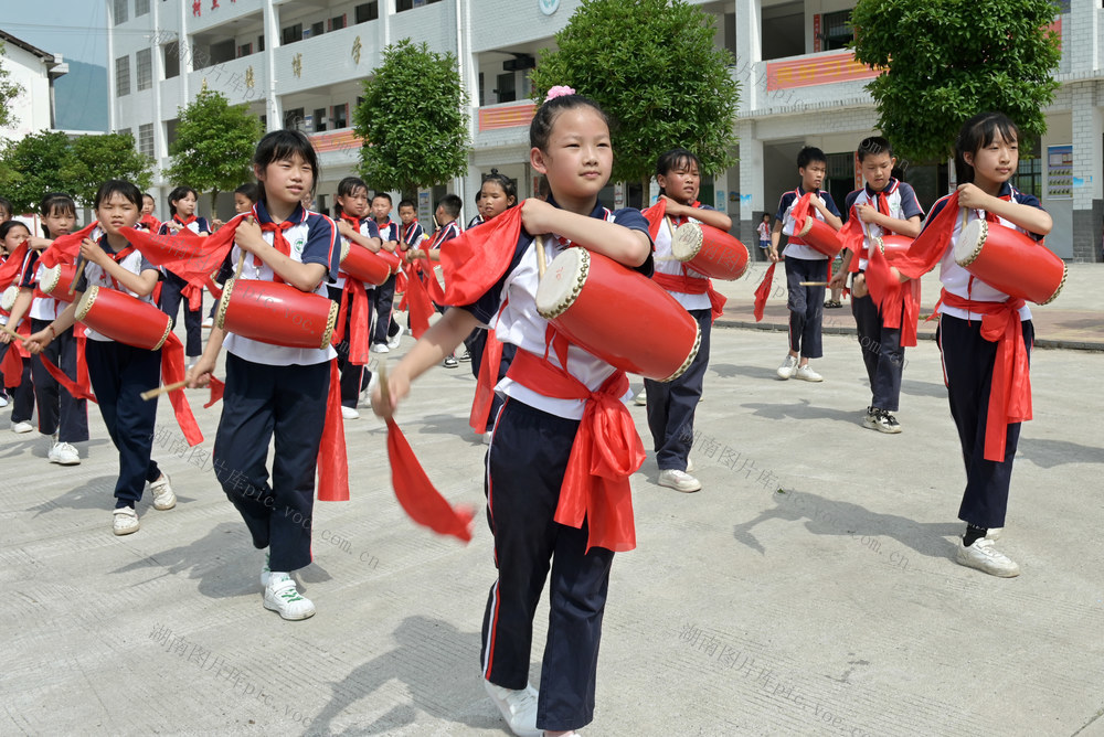 传统文化 传统文化进校园 课后服务 学生 学校 教育 打腰鼓  课后生活