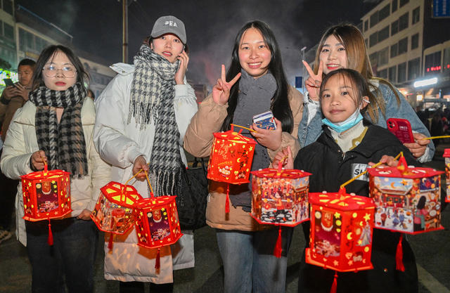 夜故事 闹元宵 巡游 