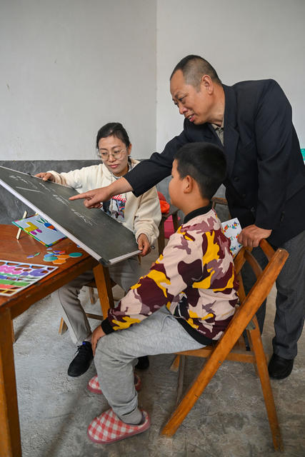 送教 特殊孩童 上门老师 摩托车上的小课堂 