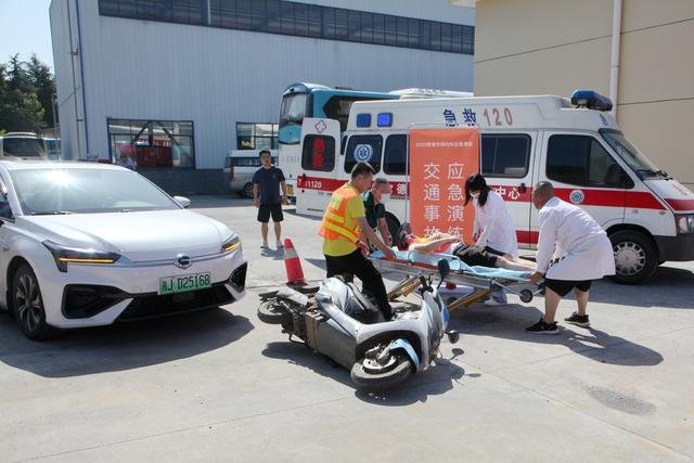  Online booking taxi emergency rescue drill, new energy vehicle rear end motorcycle, new energy vehicle self ignition after charging, new energy vehicle wading driver self rescue, personnel rescue, vehicle fire fighting, accident investigation, fire fighting