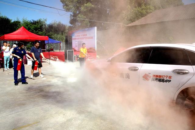 网络预约出租车突发事件应急救援演练,新能源汽车追尾摩托车,新能源汽车充电后自燃,新能源汽车涉水驾驶员自救,人员救护,车辆灭火,事故勘查,消防