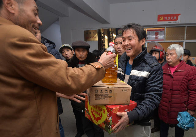 爱心企业 新晃侗族自治县 困难户 传统民族 