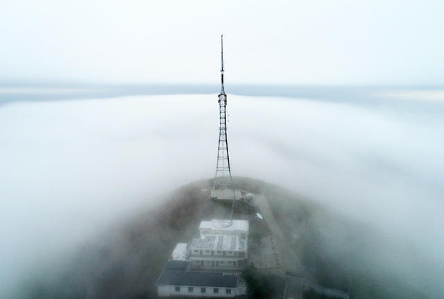 除夕 贺介先 雷锋山 坚守岗位 广播电视转播台 数字电视发射机 农村